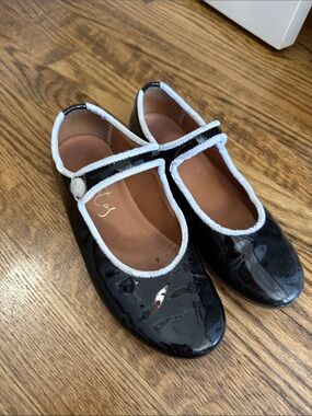 Kids Black Patent Mary Jane Shoes with White velvet Trim